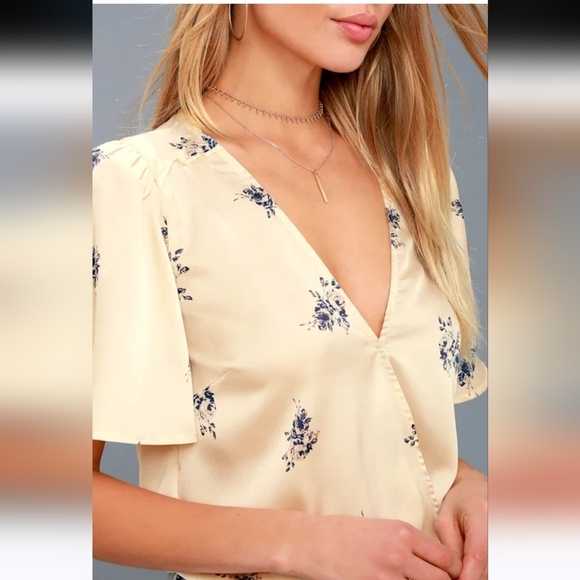 ASTR THE LABLE Hadley Cream with Blue Floral Print Bodysuit Lulus. Size Small - Picture 4 of 14